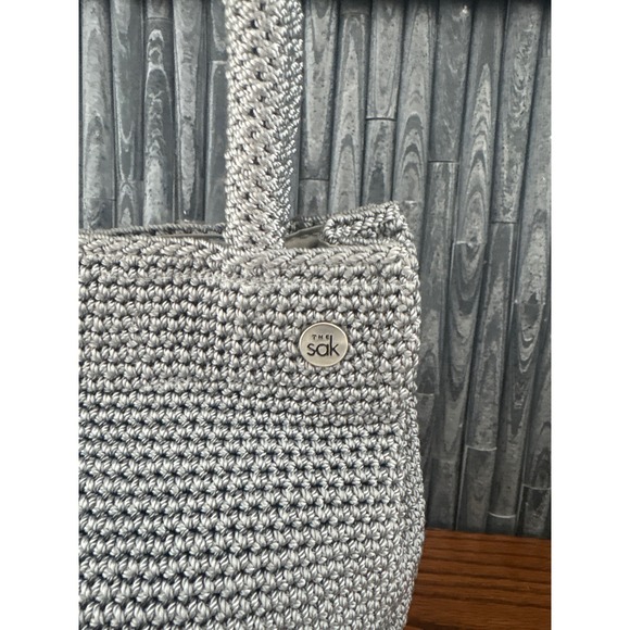 The Sak Crochet Tote Bag Silver Metallic‎ Woven Top Handle Shoulder Bag - Picture 2 of 6